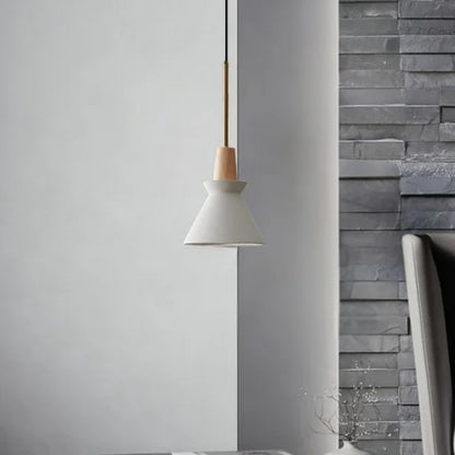 Kegelförmige Holzpendelleuchte – Einflammige Hängelampe