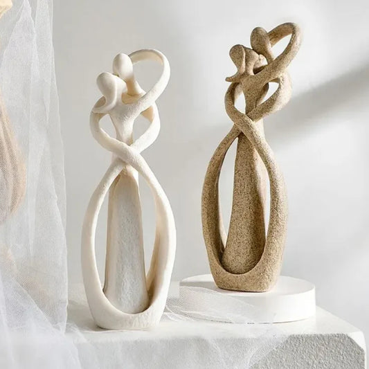 Abstrakte Paarskulptur - Symbol für zeitlose Liebe und Zuneigung
