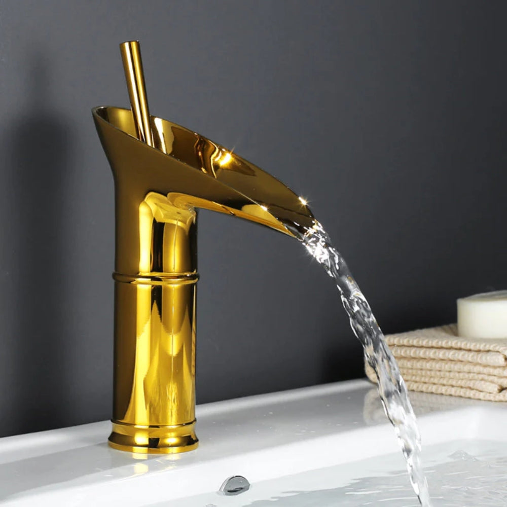 Antiker Wasserhahn für das Badezimmer - Auslauf und Einhebelmischer