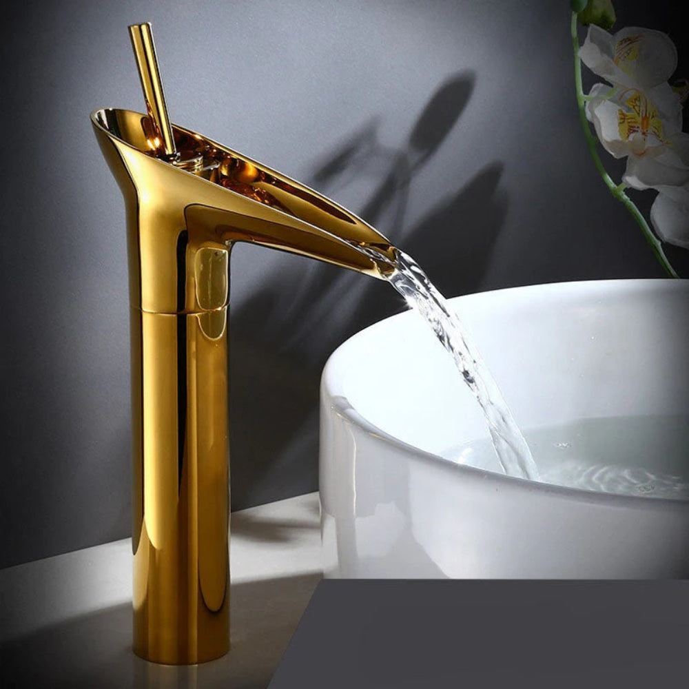 Antiker Wasserhahn für das Badezimmer - Auslauf und Einhebelmischer