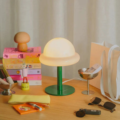 Bubblegum Tischlampe - Kompakte, verspielte Form mit sanftem Glühen