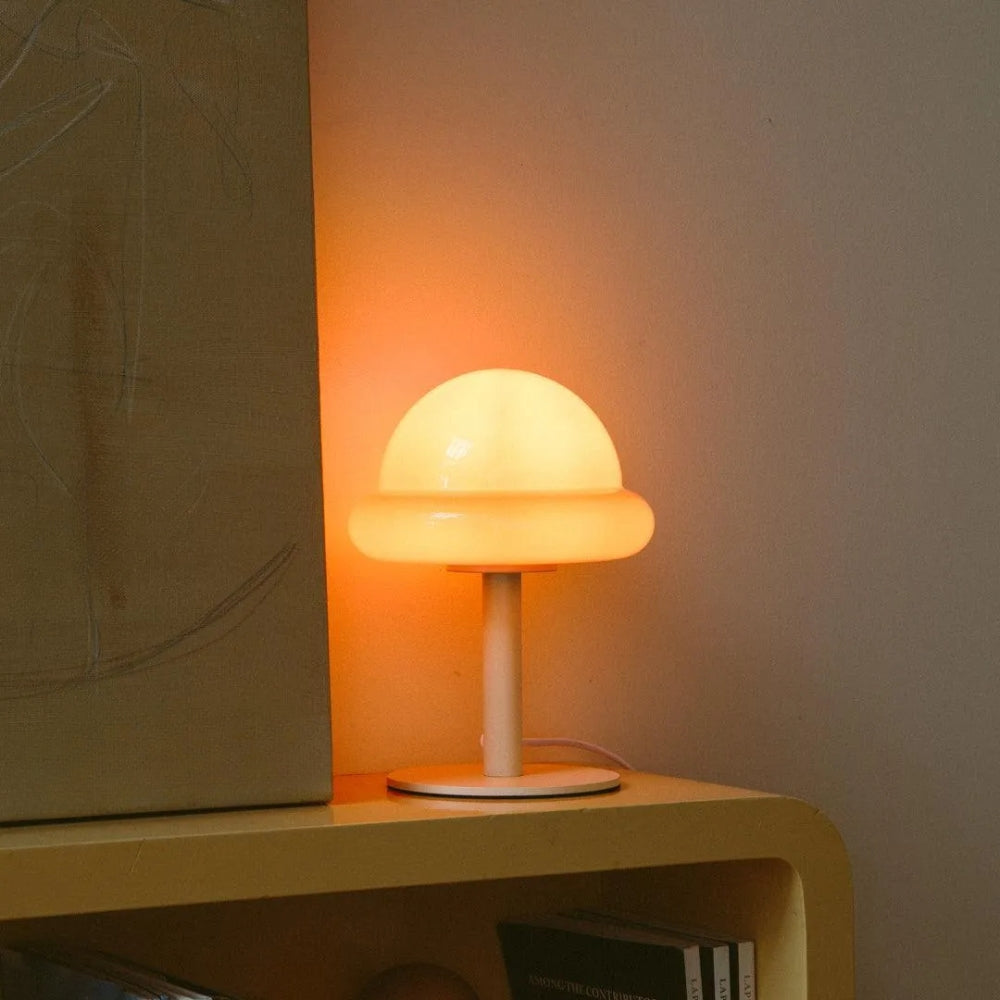 Bubblegum Tischlampe - Kompakte, verspielte Form mit sanftem Glühen