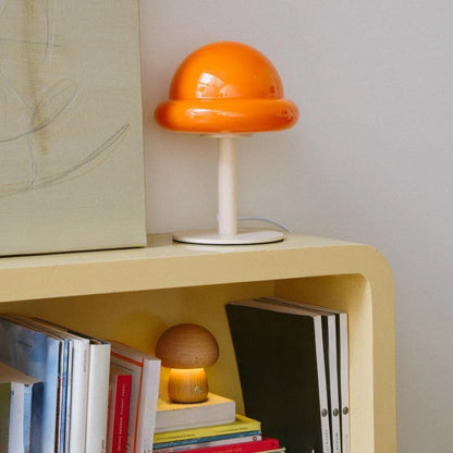 Bubblegum Tischlampe - Kompakte, verspielte Form mit sanftem Glühen