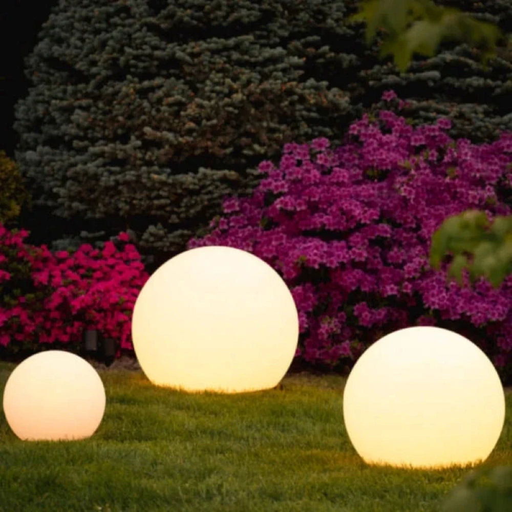 Dekorative Globus-Stehlampe – Geeignet für Innen- und Außenbereiche