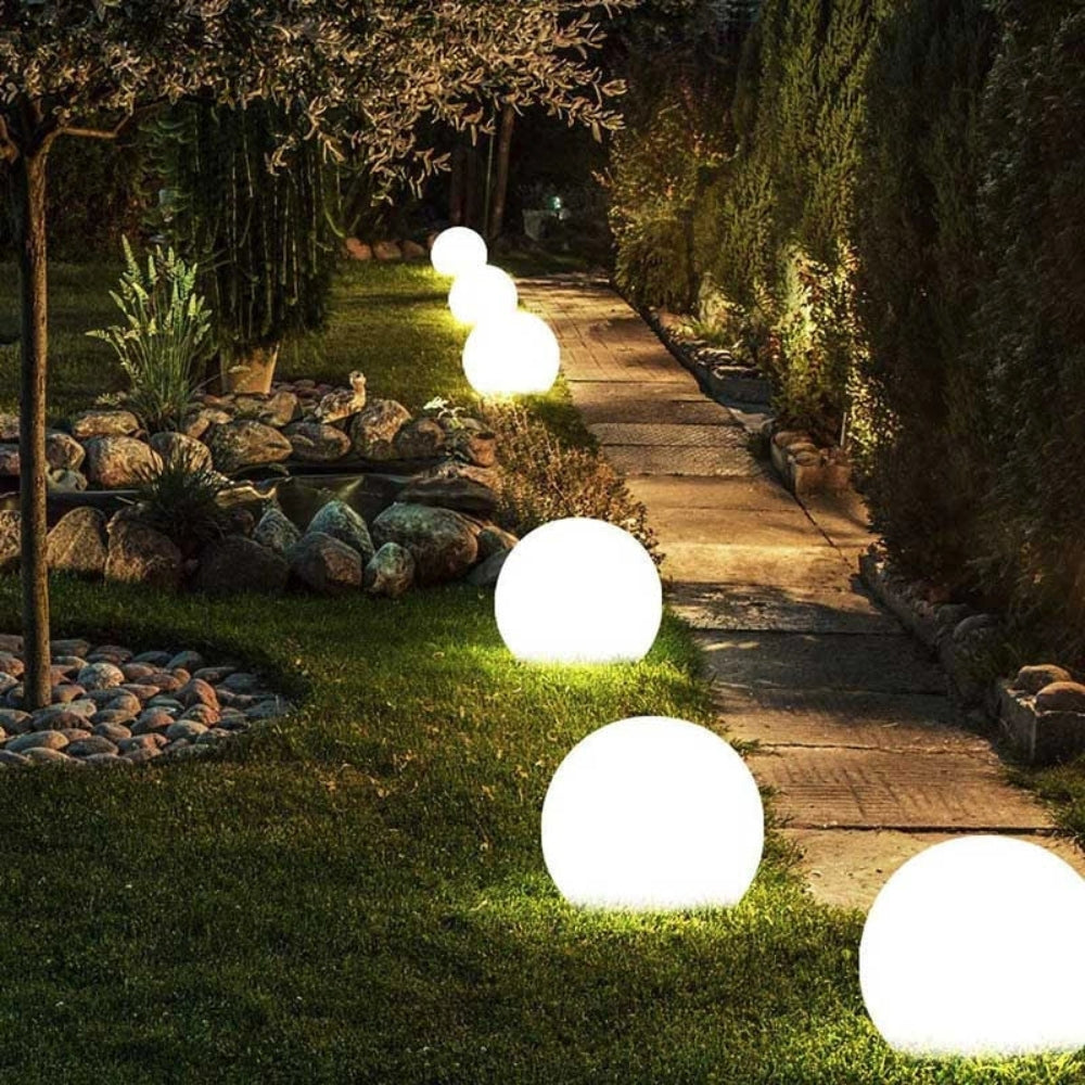 Dekorative Globus-Stehlampe – Geeignet für Innen- und Außenbereiche