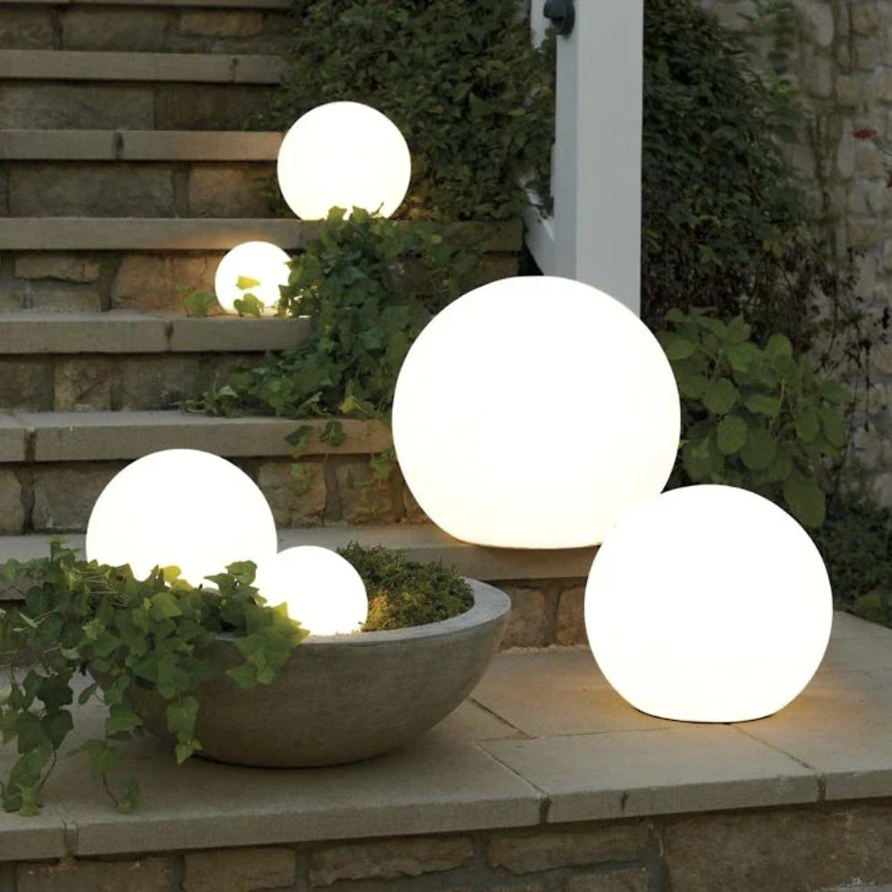 Dekorative Globus-Stehlampe – Geeignet für Innen- und Außenbereiche