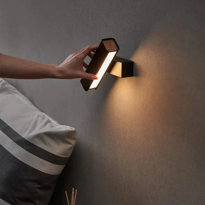 Dimmbare LED-Wandleuchte - Lineares Licht mit warmem Umgebungslicht