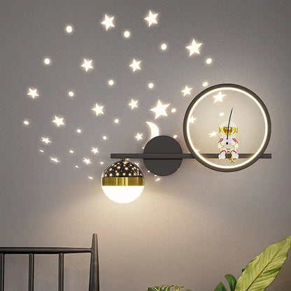 Dreifarbige LED-Wandleuchte – Nachtlicht im Astronauten-Design für Kinder