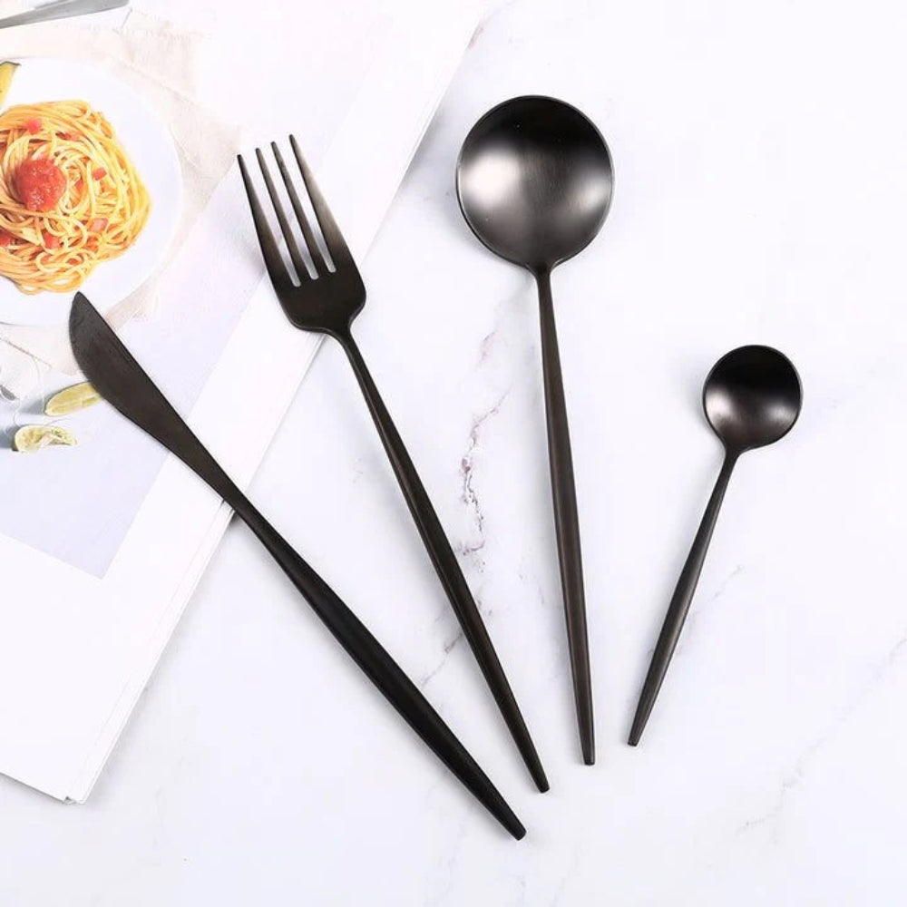 Ergonomisches schwarzes Besteckset - Messer, Löffel und Gabeln für jede Mahlzeit