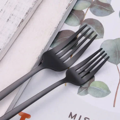 Ergonomisches schwarzes Besteckset - Messer, Löffel und Gabeln für jede Mahlzeit