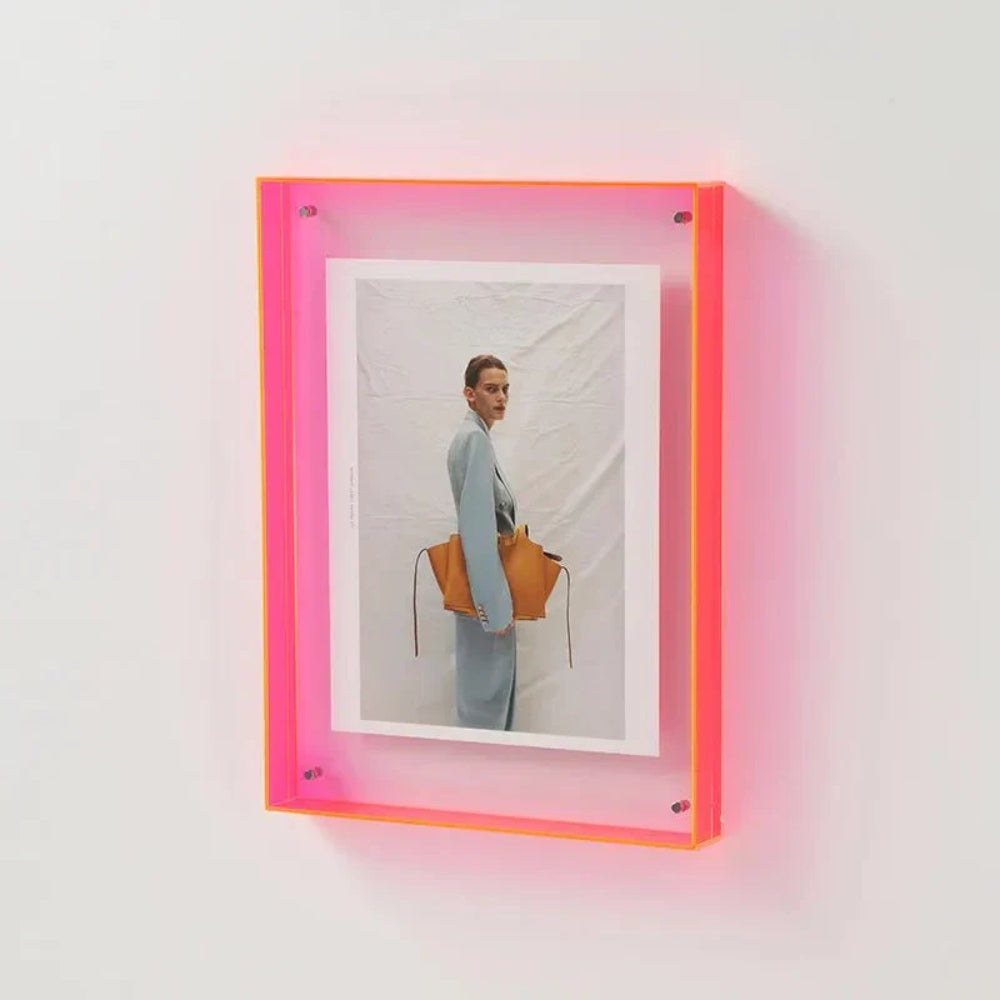 Farbiger transparenter Bilderrahmen - Modernes Display mit kreativer Note