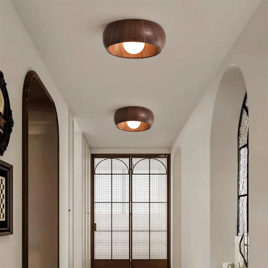 Gebogene LED-Deckenleuchte - Realistischer Holz-Look mit warmem Umgebungslicht