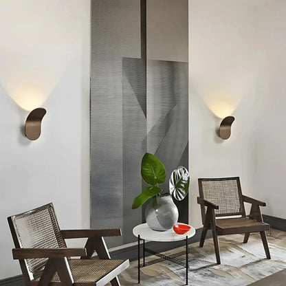Gebogene Metall-Wandleuchte - Warmes LED-Ambientelicht Gebürstetes Finish