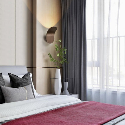 Gebogene Metall-Wandleuchte - Warmes LED-Ambientelicht Gebürstetes Finish