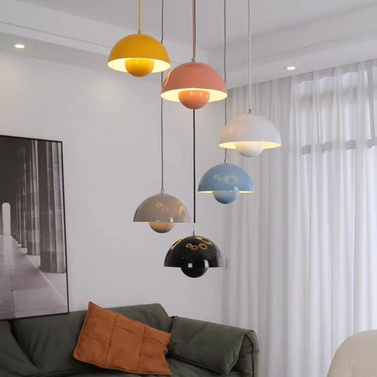 Halbrunde Pendelleuchte – Farbiges Design & Effektive Beleuchtung