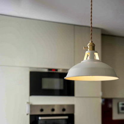 Industrielle Pendelleuchte – Bunte Hängelampe mit Schirm