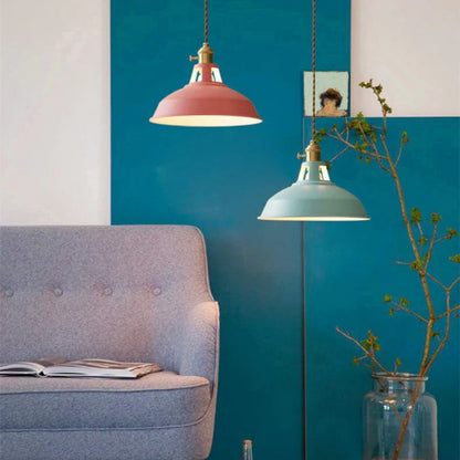 Industrielle Pendelleuchte – Bunte Hängelampe mit Schirm