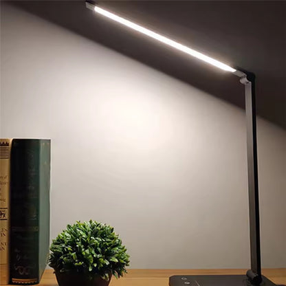 Intelligente LED-Tischlampe – Platzsparend mit Kabellosem Laden