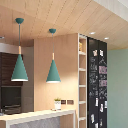 Kegelförmige Pendelleuchte – Nordischer Stil mit Holzakzent