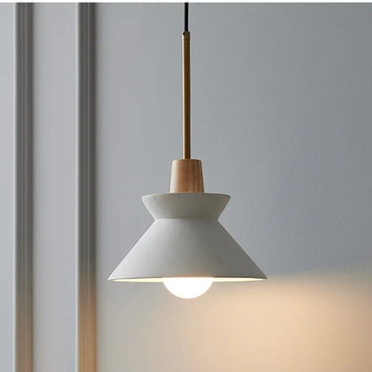 Kegelförmige Holzpendelleuchte – Einflammige Hängelampe