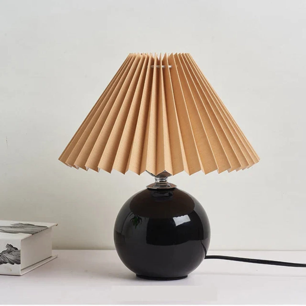 Klassische Vintage-Tischlampe – LED-kompatibel mit Plissee-Lampenschirm
