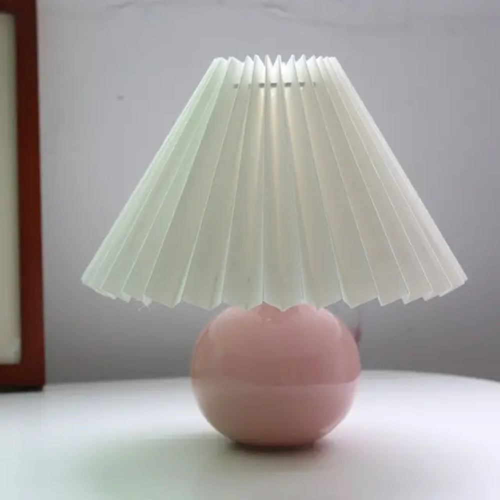 Klassische Vintage-Tischlampe – LED-kompatibel mit Plissee-Lampenschirm