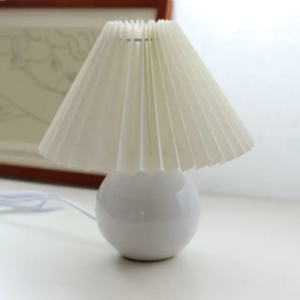Klassische Vintage-Tischlampe – LED-kompatibel mit Plissee-Lampenschirm