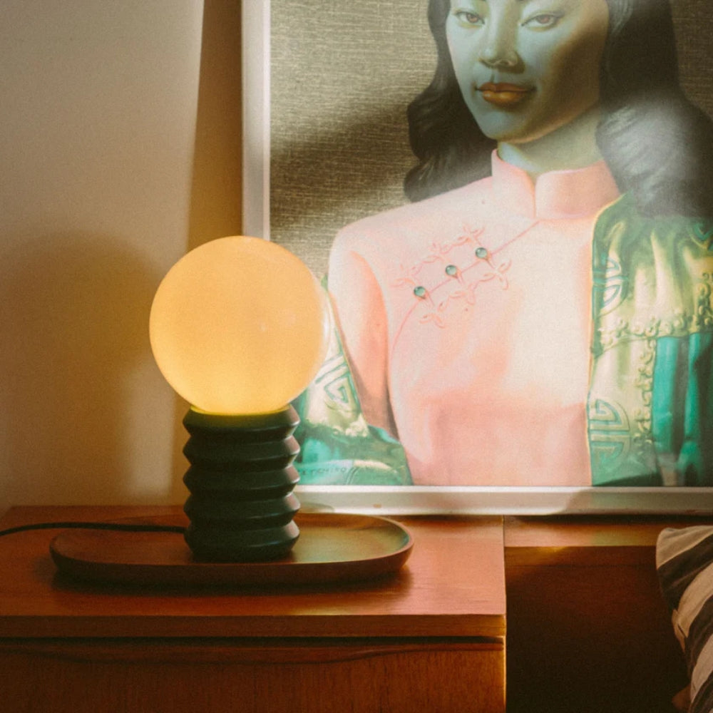 Kompakte Tischleuchte - Vintage-inspirierte Form mit Ambient Glow