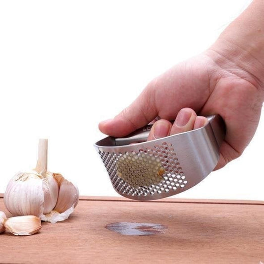 Kompakte wippende Knoblauchpresse - schnelles Zerkleinern mit komfortablem Griff