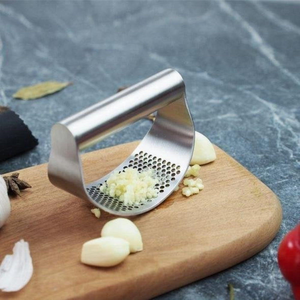 Kompakte wippende Knoblauchpresse - schnelles Zerkleinern mit komfortablem Griff