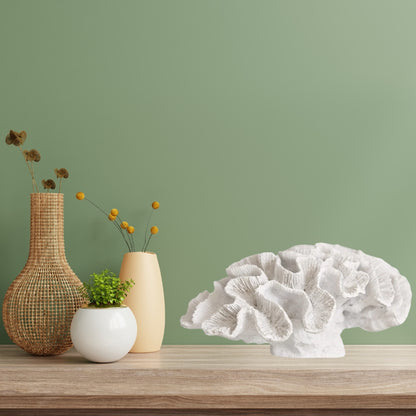 Weiße, von Korallen inspirierte Skulptur - dekorativer Küstenakzent für Zuhause