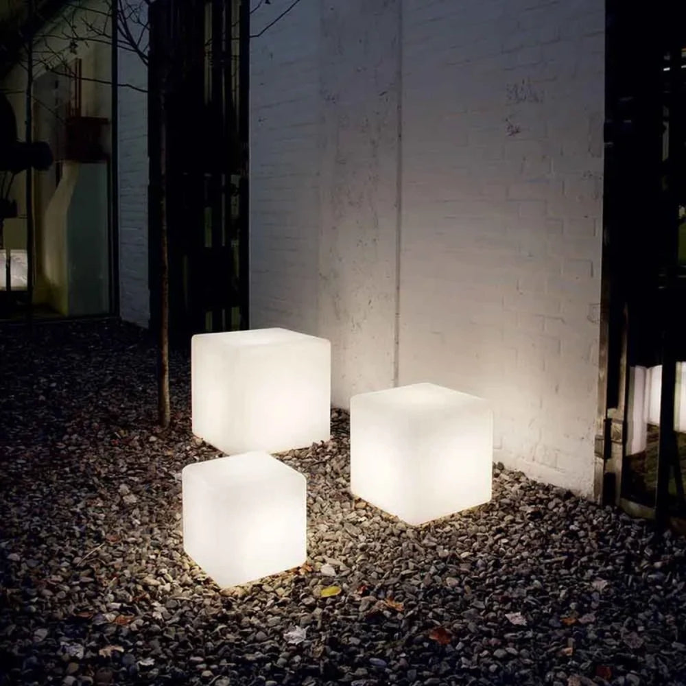 Kubisch LED Gartenleuchte - 16-Farben-Außenlampe für Garten & Haus