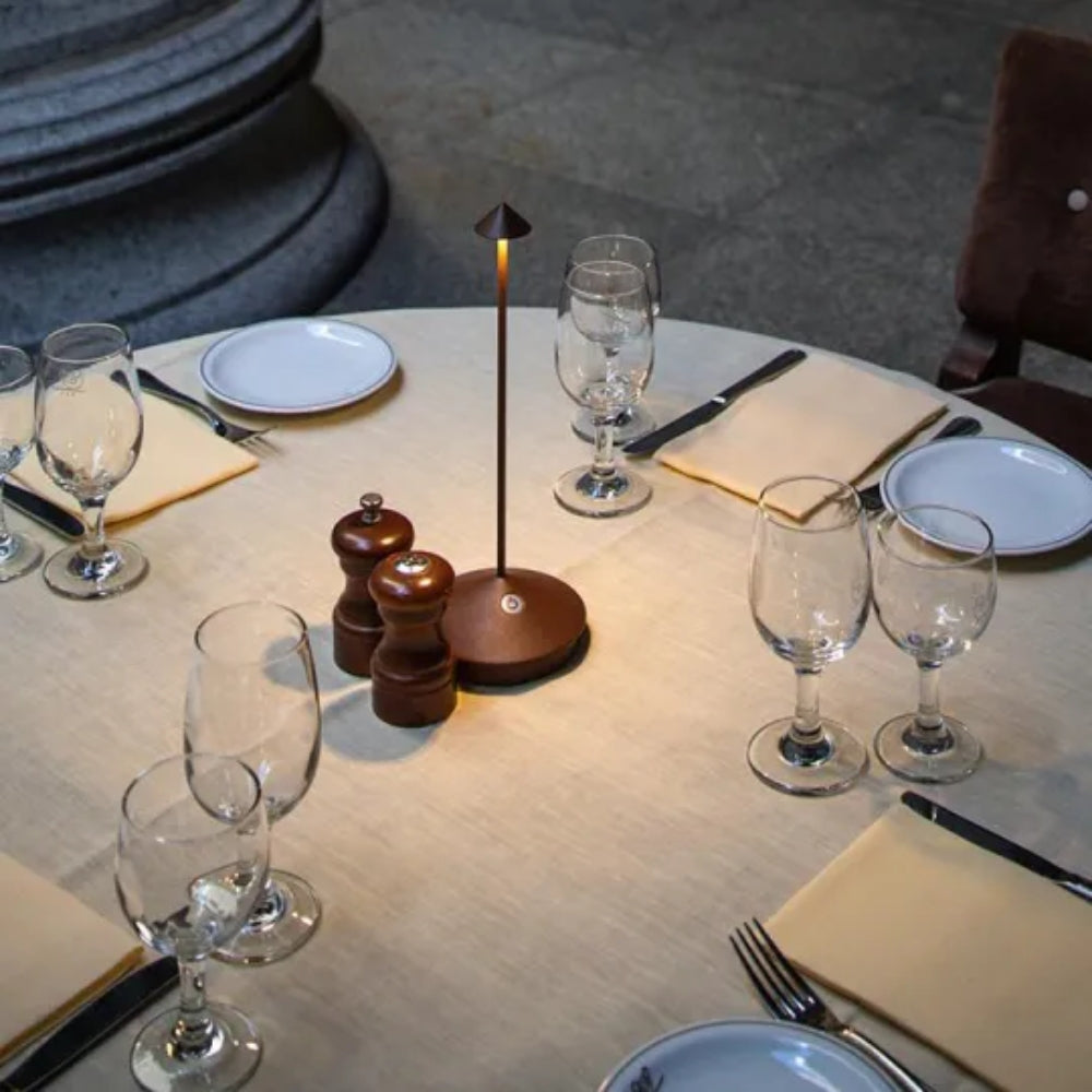 LED Tischlampe – Minimalistisches Design & Dimmbares Licht