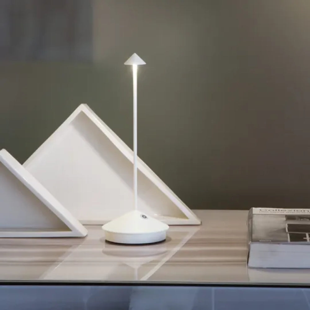 LED Tischlampe – Minimalistisches Design & Dimmbares Licht