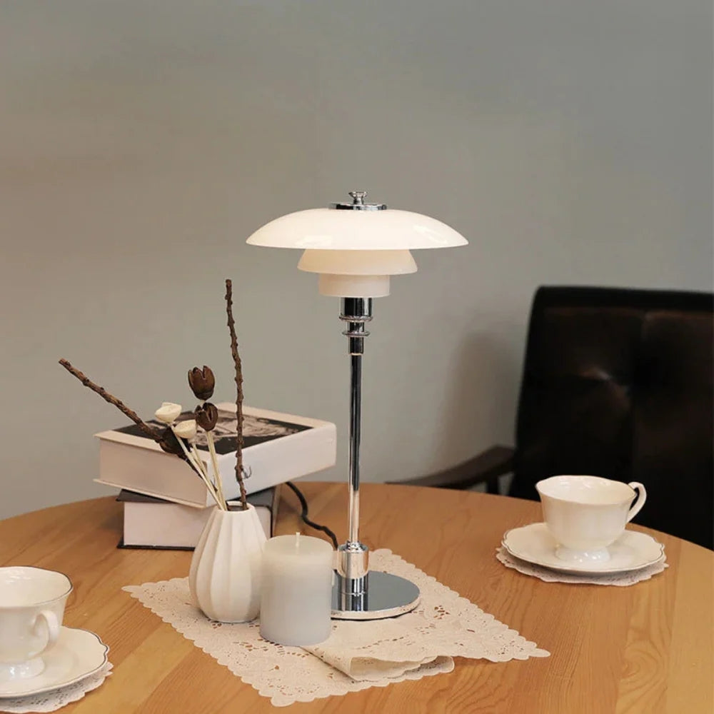 LED-Tischlampe mit Drehdimmer – Skandinavischer Beleuchtungsstil