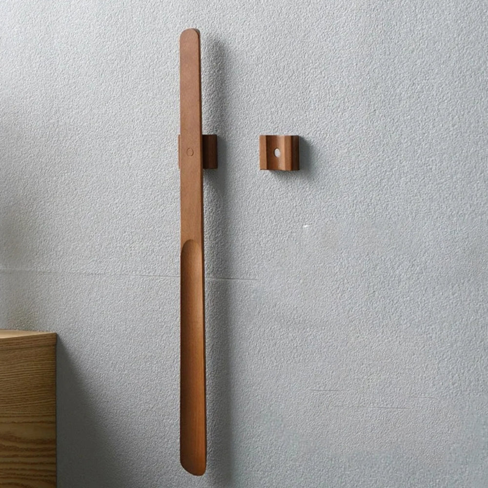 Magnetischer Schuhanzieher aus Holz - 55 cm langer Stiel mit Wandhalterung