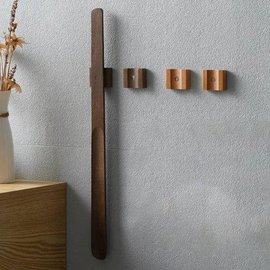 Magnetischer Schuhanzieher aus Holz - 55 cm langer Stiel mit Wandhalterung