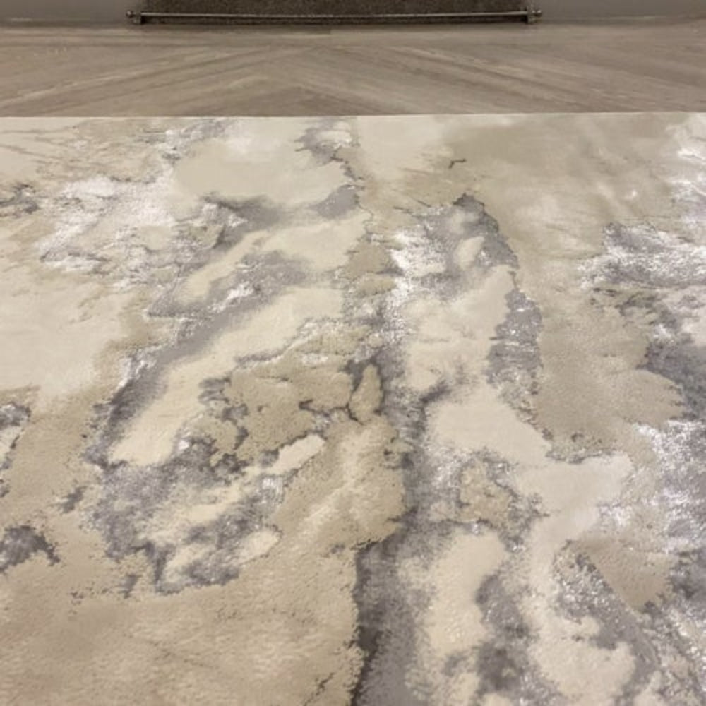 Metallischer Silber-Marmoreffekt-Teppich - reflektierendes Muster für den Innenbereich