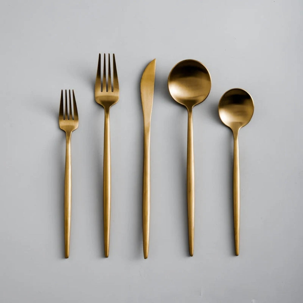 Minimalistisches Besteckset - Messer, Löffel und Gabeln für jede Mahlzeit
