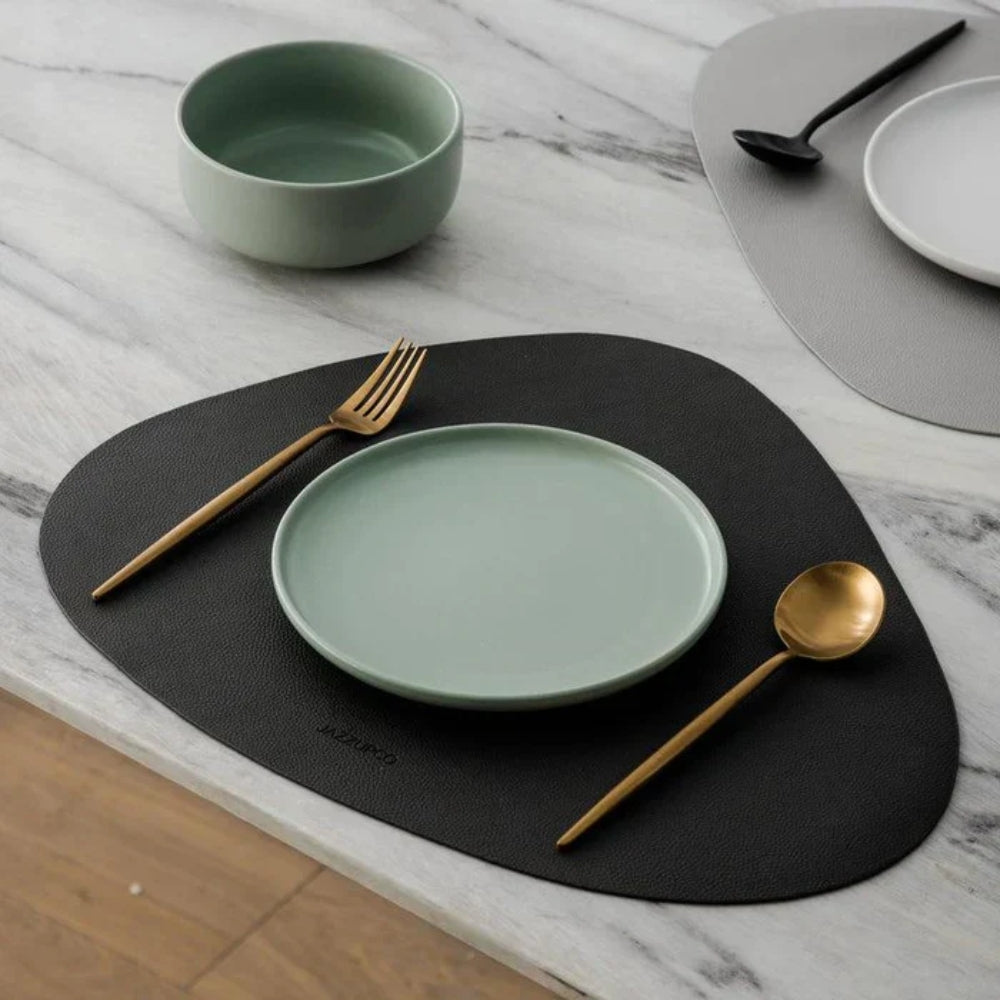 Minimalistisches Besteckset - Messer, Löffel und Gabeln für jede Mahlzeit
