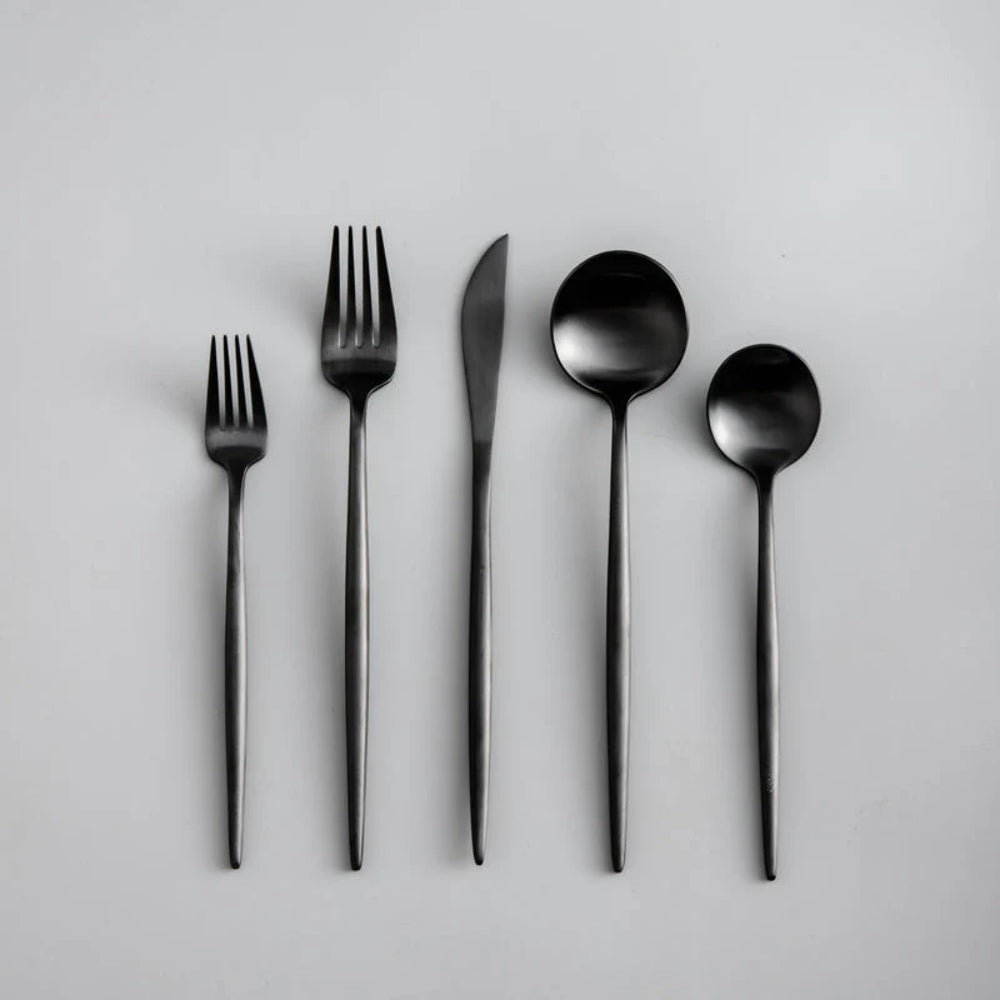 Minimalistisches Besteckset - Messer, Löffel und Gabeln für jede Mahlzeit