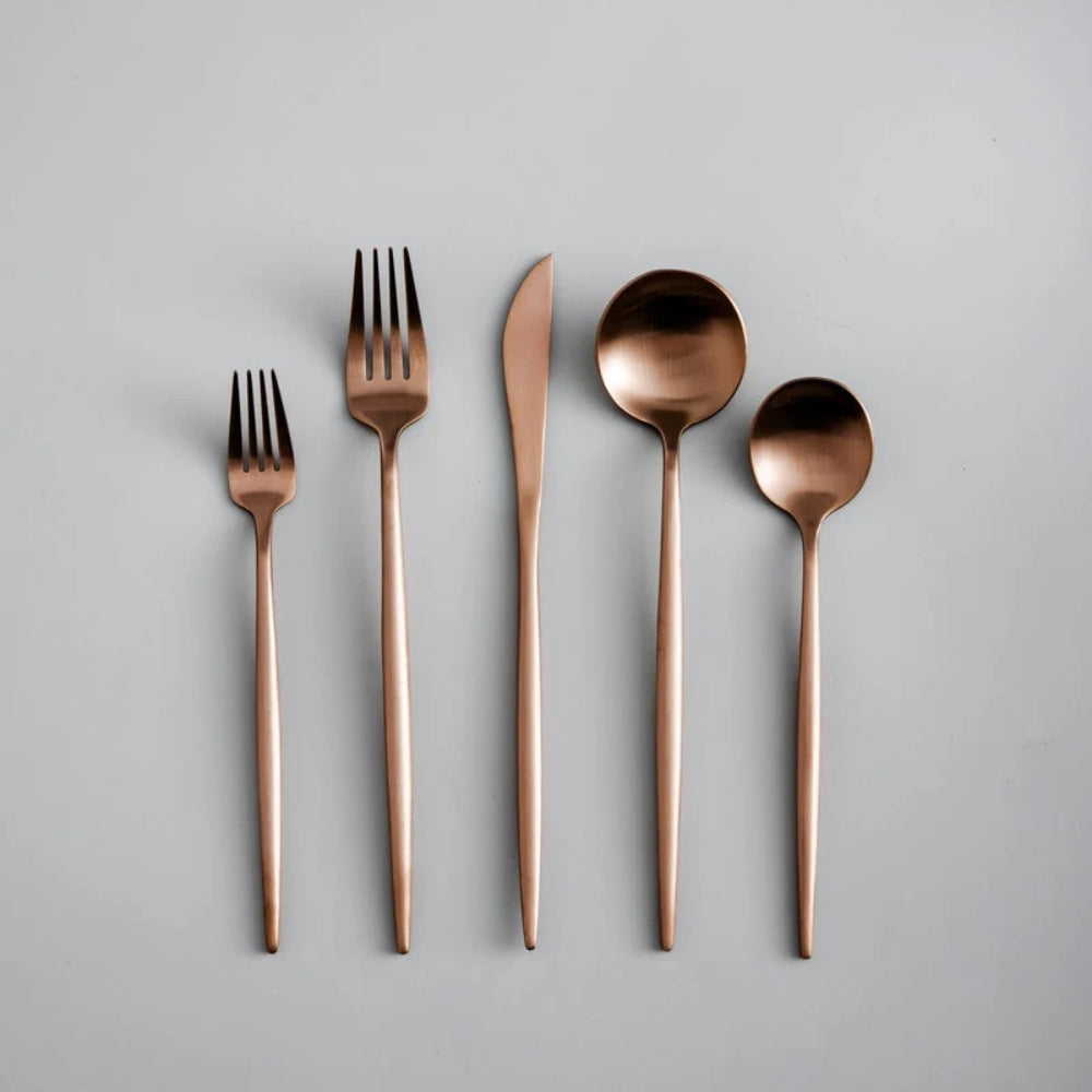 Minimalistisches Besteckset - Messer, Löffel und Gabeln für jede Mahlzeit