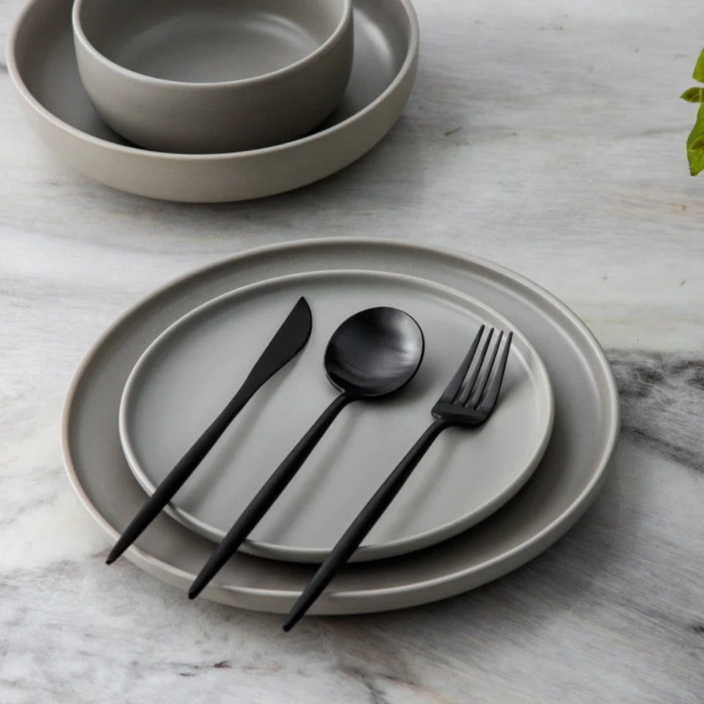 Minimalistisches Besteckset - Messer, Löffel und Gabeln für jede Mahlzeit