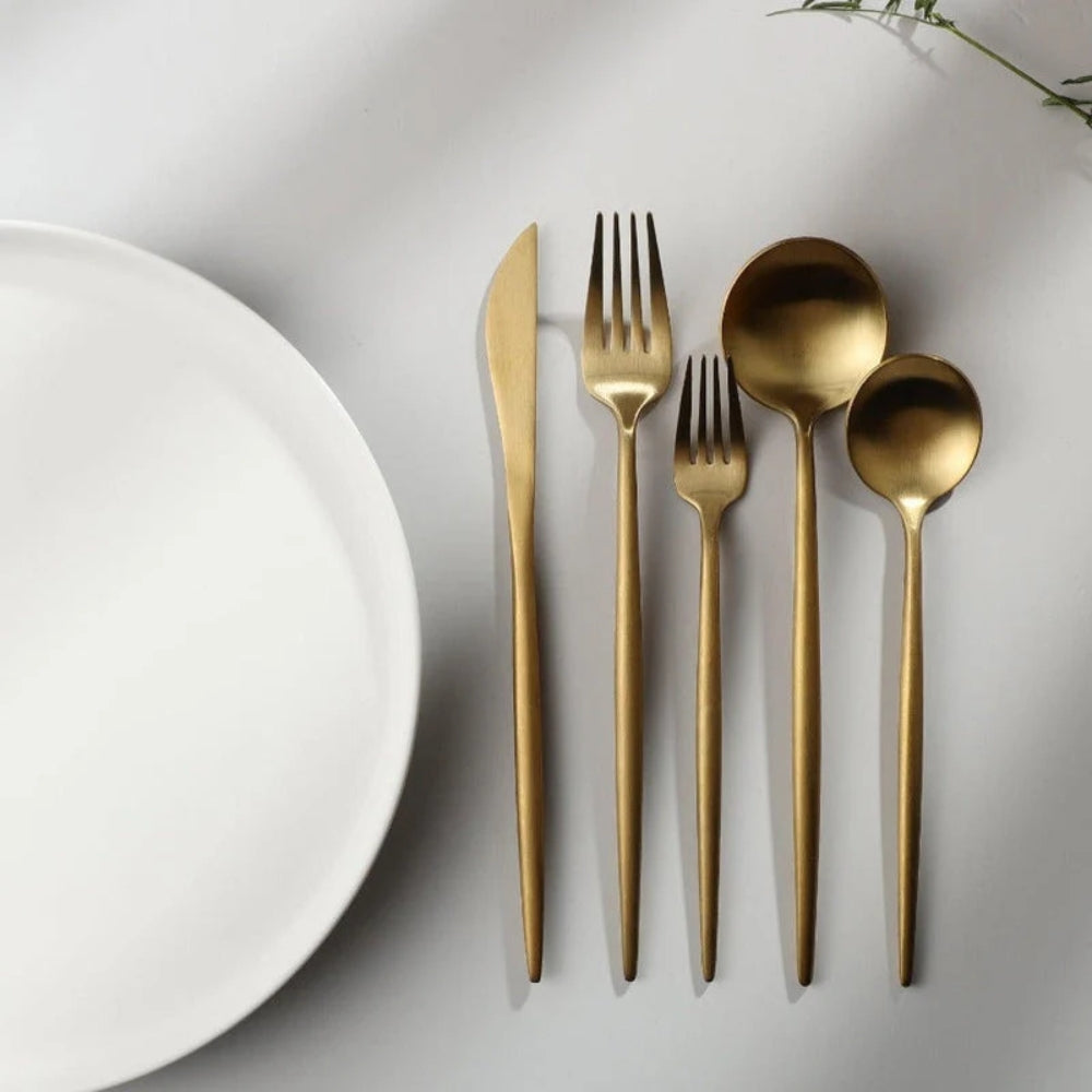 Minimalistisches Besteckset - Messer, Löffel und Gabeln für jede Mahlzeit