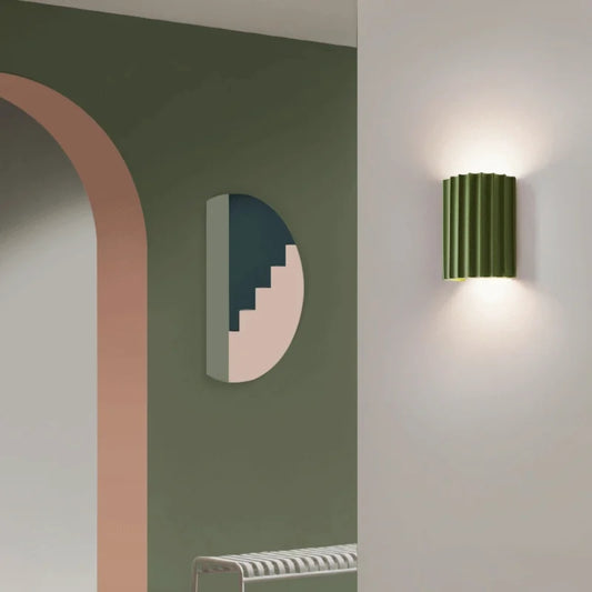 Moderne Wandlampe aus Harz – Künstlerisches Licht mit modernem Flair