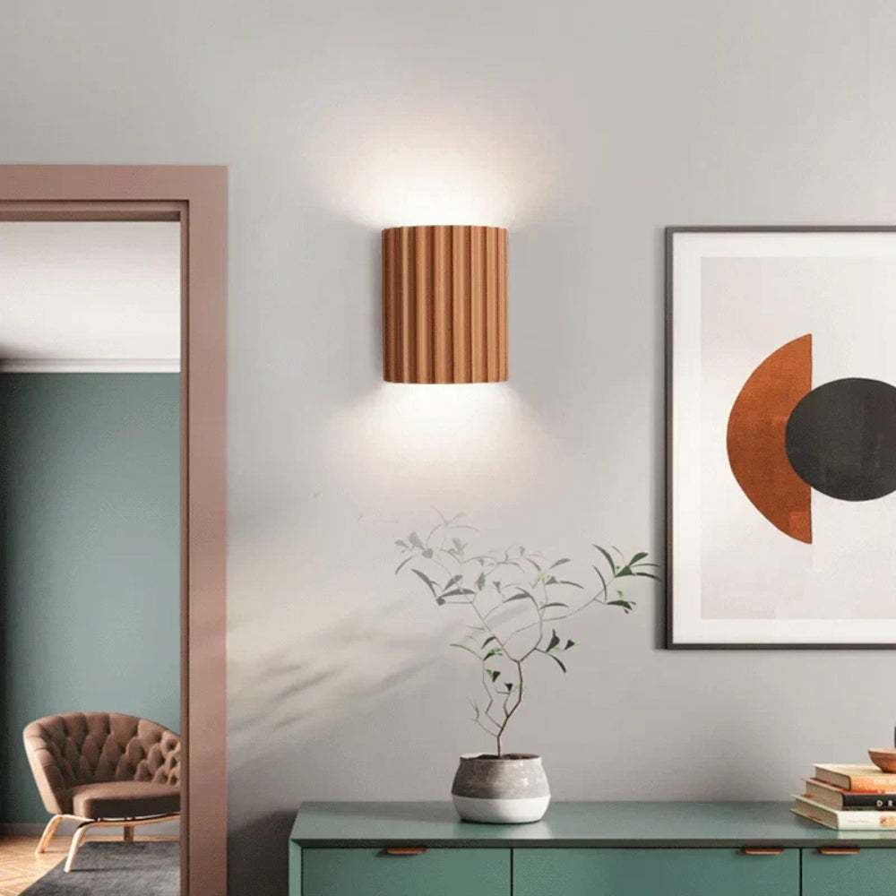 Moderne Wandlampe aus Harz – Künstlerisches Licht mit modernem Flair