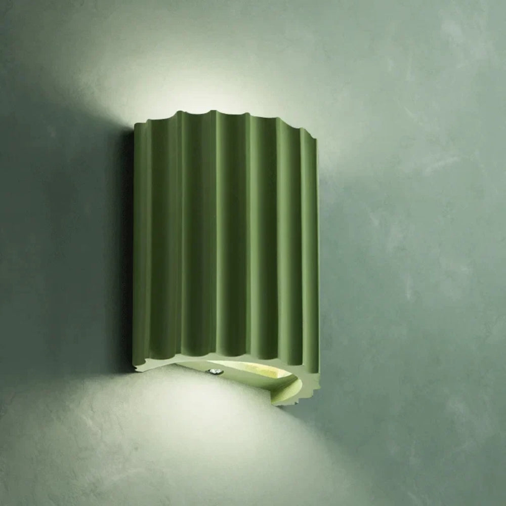 Moderne Wandlampe aus Harz – Künstlerisches Licht mit modernem Flair