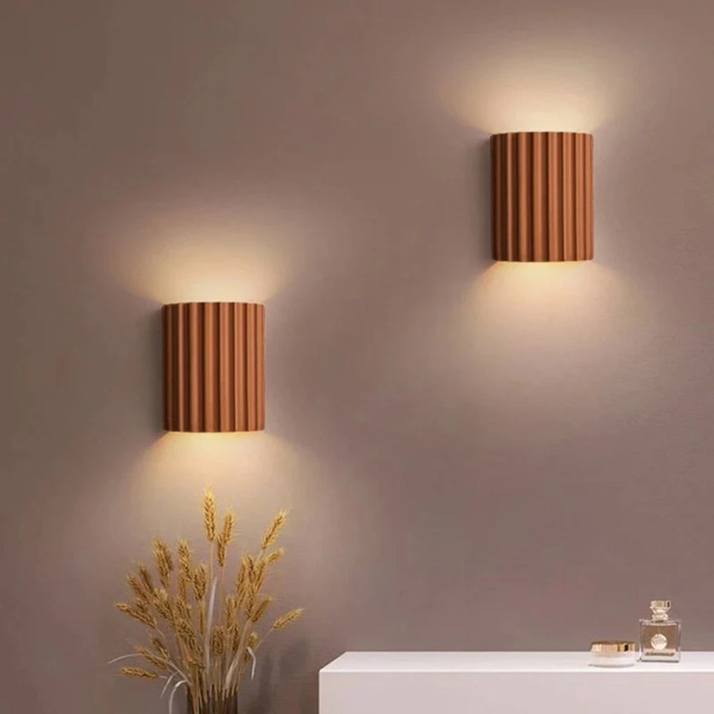Moderne Wandlampe aus Harz – Künstlerisches Licht mit modernem Flair