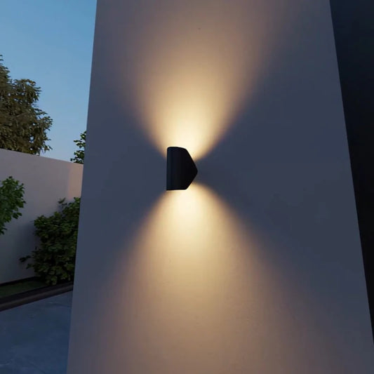 Moderne Wandlampe – Minimalistisches Design & Flexibler Lichtstrahl