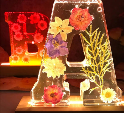 Personalisierte Brief Nachtlicht - getrocknete Blume LED-Tischlampe